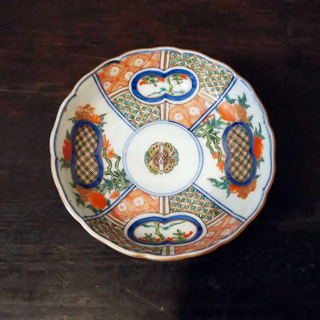 伊万里焼 牡丹蝶格子図 色絵金彩 輪花 なます皿 天明成化年製底銘 小鉢