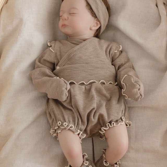 【BABY】韓国風　フリル無地長袖セットアップ