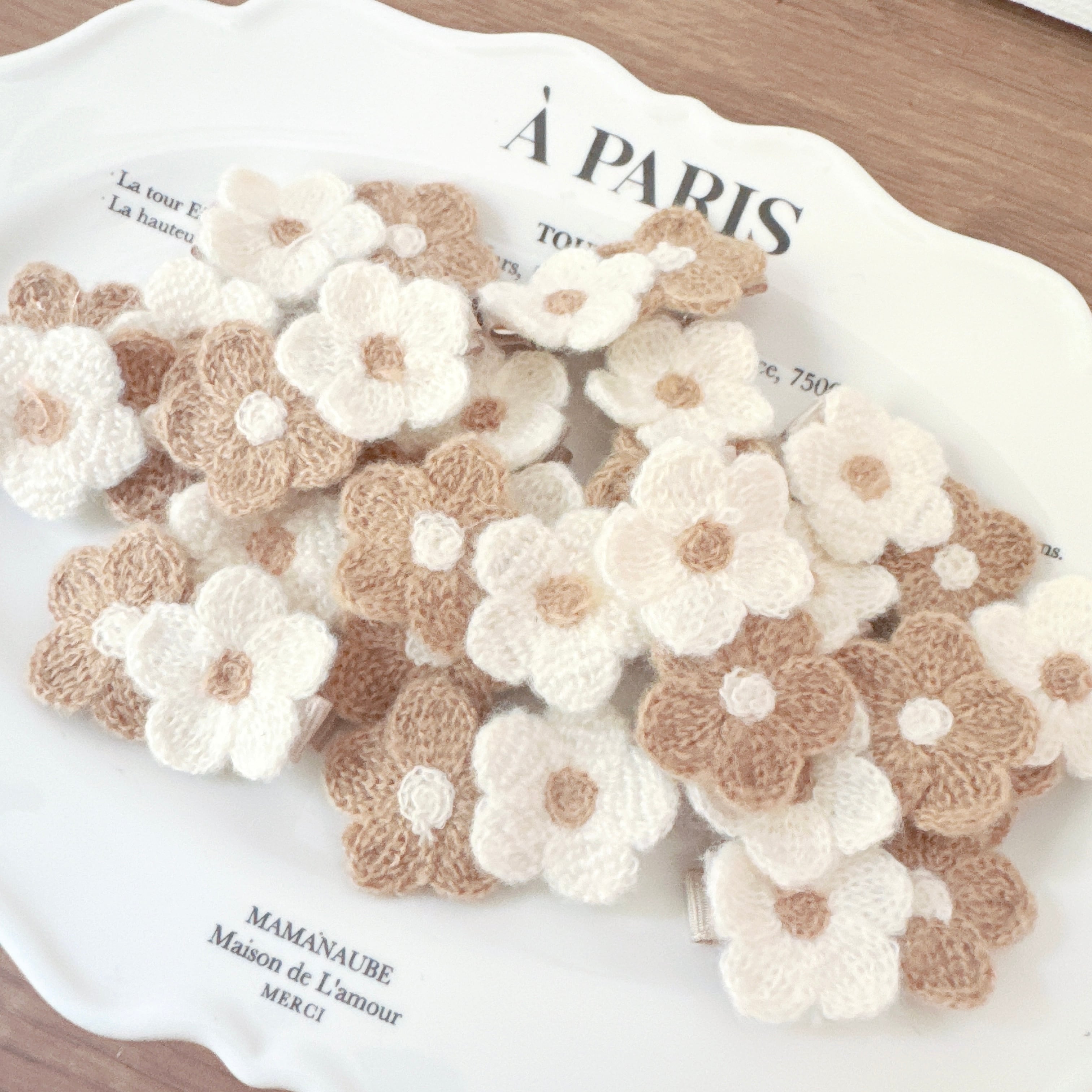 淡色小さなお花パッチン