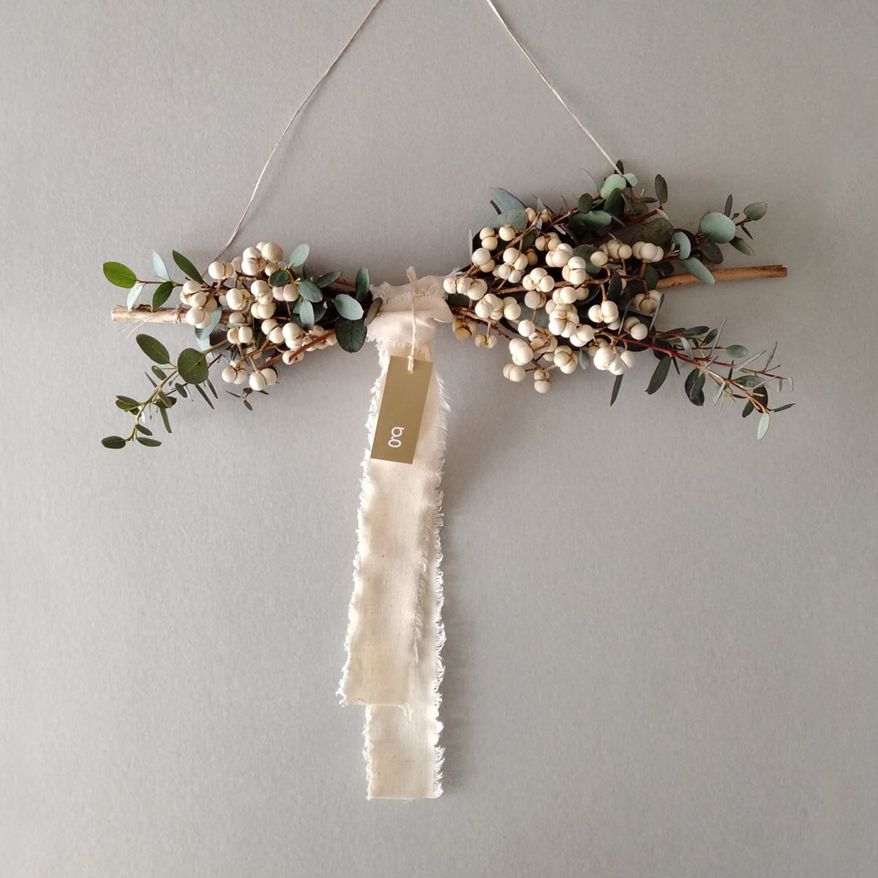 ユーカリとナンキンハゼのドライフラワー飾り | ドライフラワー