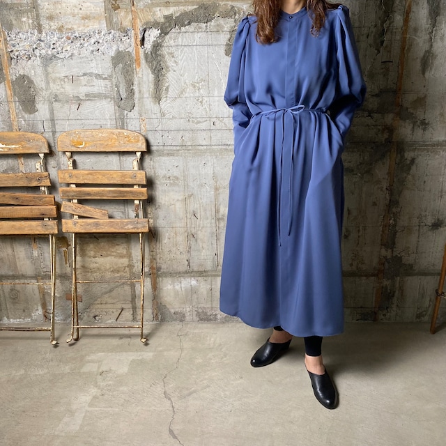 HYKE【ハイク】TWIST SATIN BALLOON SLEEVE DRESS (16139 Col/ DARK BLUE.).