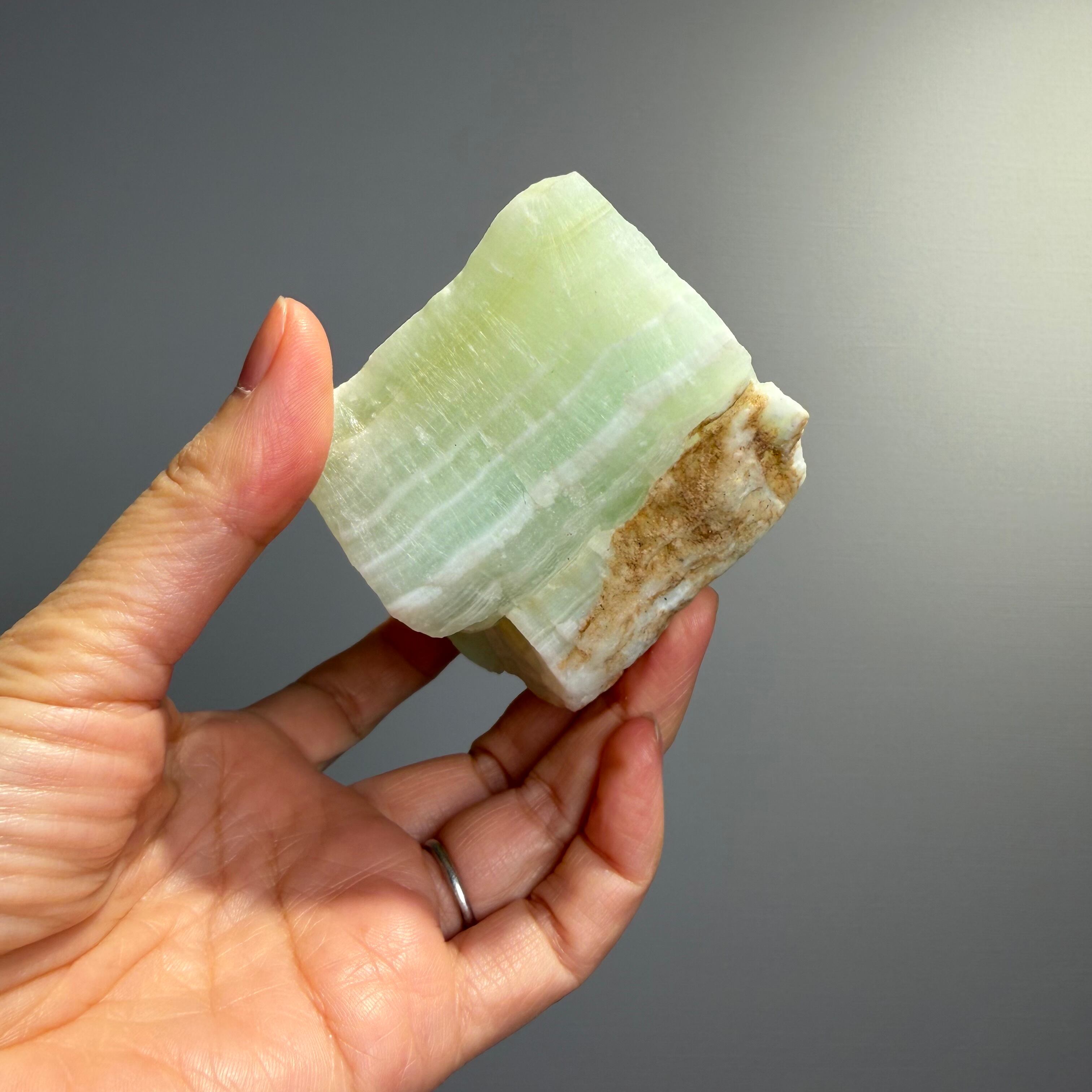 パキスタン産 ピスタチオカルサイト 251209 原石 ミントグリーン層・縞