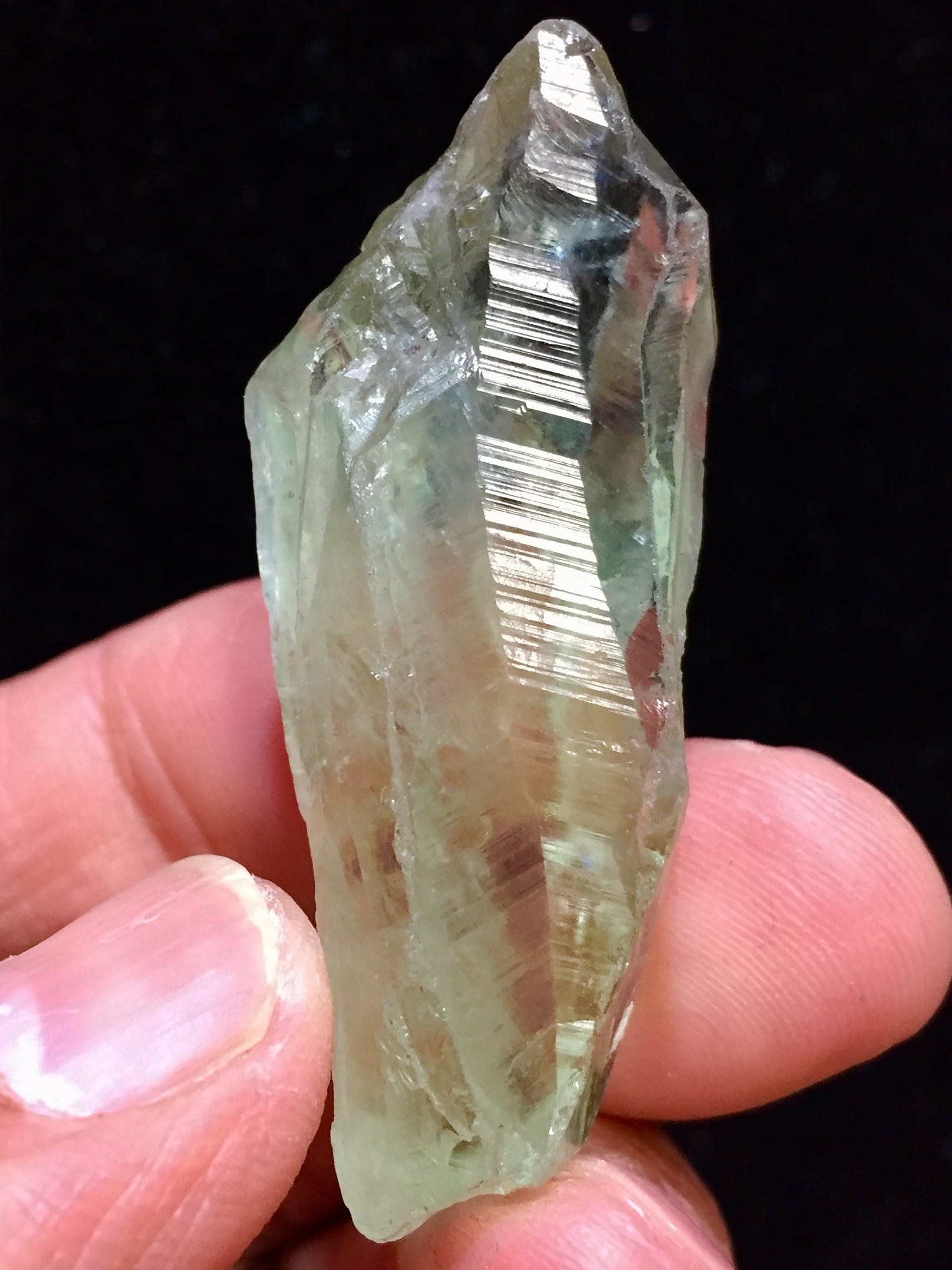 11) グリーン・アメジスト(プラシオライト)原石 | レムリアの太陽