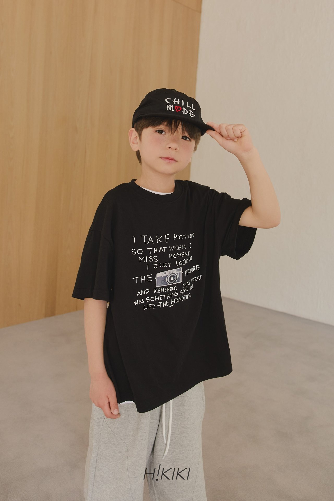 [H!KIKI] Camera Lettering Tee (13/15/17/19) / [하이키키] 카메라레터링티 (13/15/17/19)