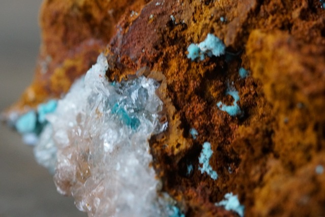 ウィレマイト/フランクリン鉱/カルサイト/紅亜鉛鉱 Willemite with Zincite etc.