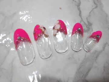 2色の丸Vフレンチでネイルチップ ジェル使用作品 （ママだってネイル
