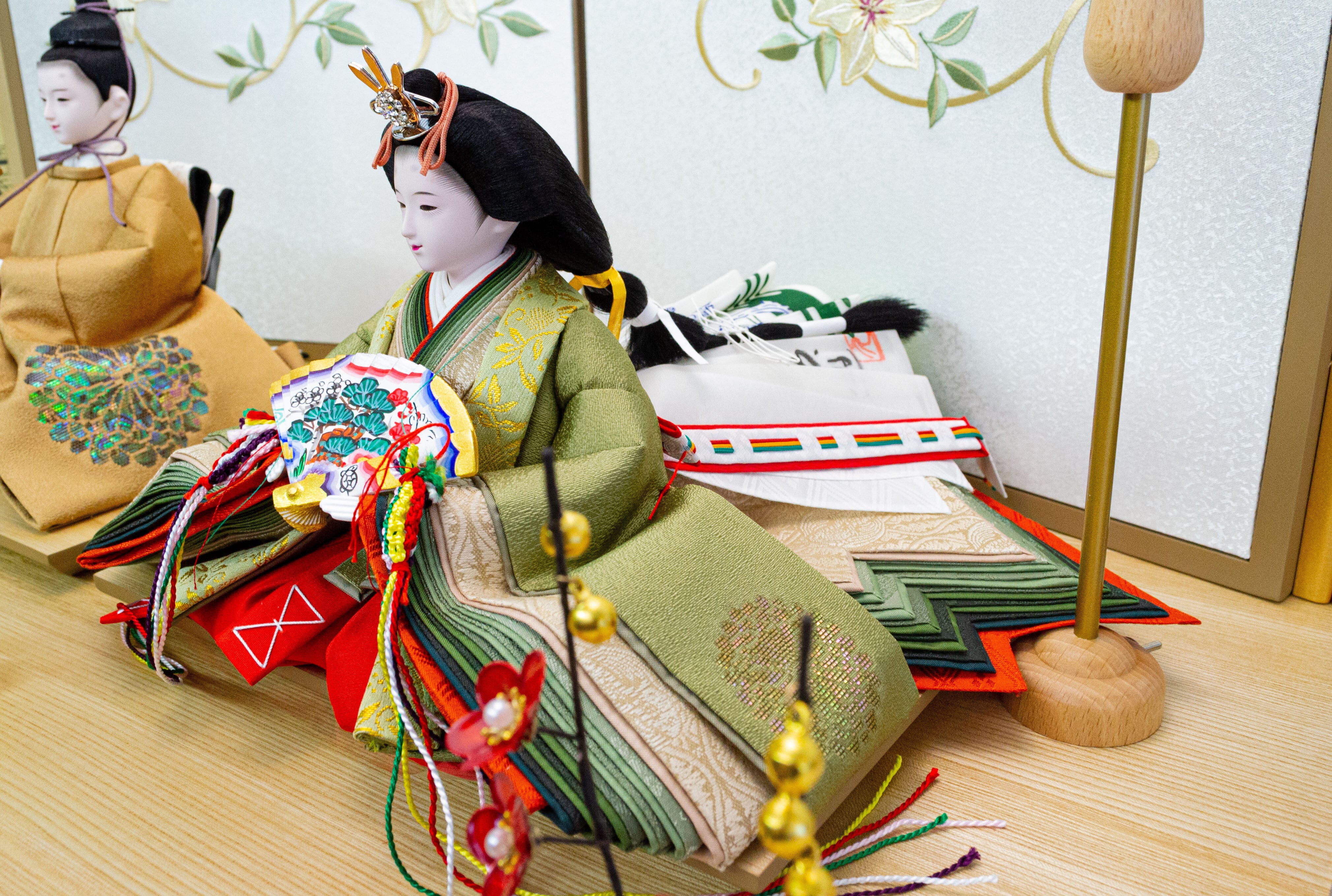 清水久遊　親王飾り「螺鈿 百丸菊」