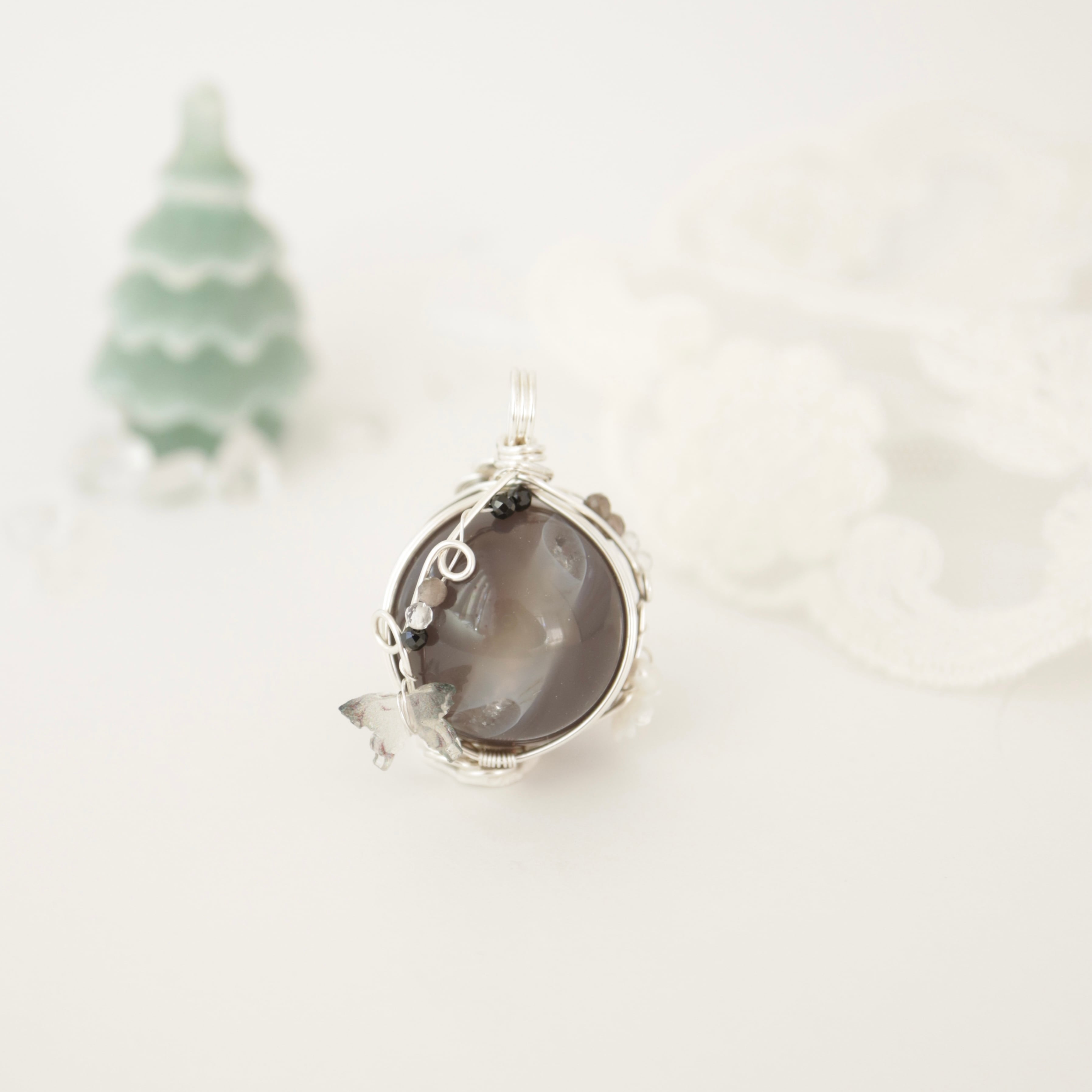 【1点もの】瑪瑙《静蝶(せいちょう)》|内なる静けさを守る天然石ペンダント