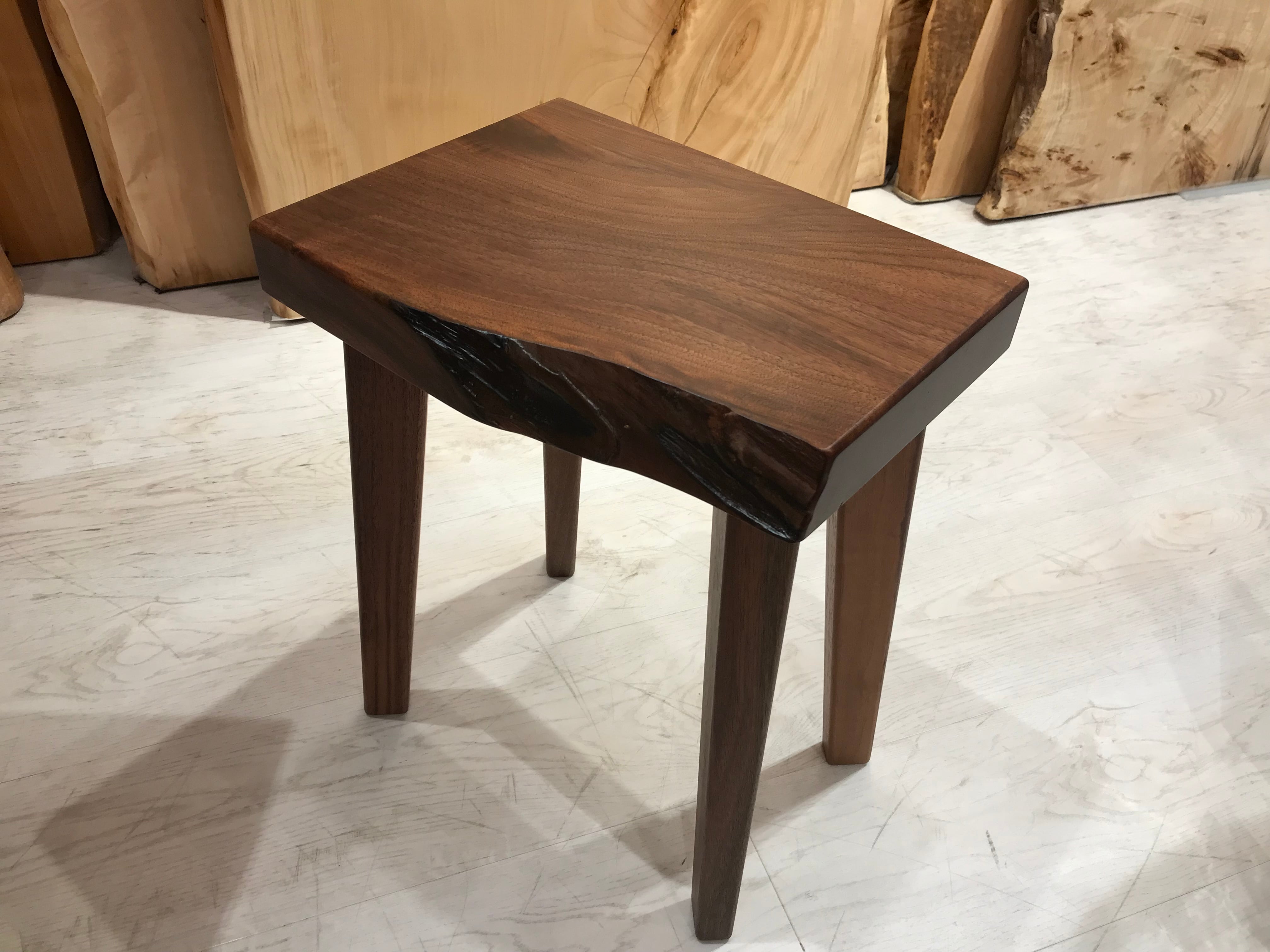 ウォールナット スツール 345×200-250×440 | 千年家具 - 一枚板