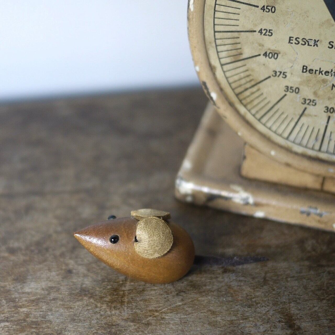 木と皮革でできたねずみ フィンランド