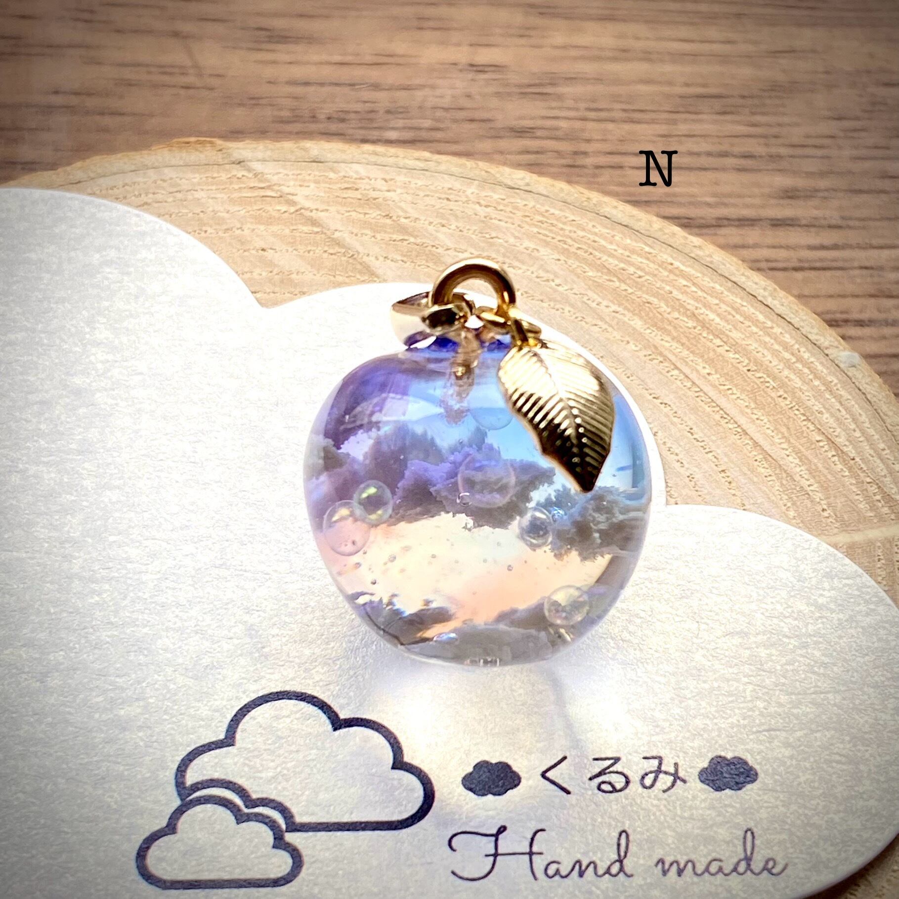 雲&空ペンダント りんご型 夕暮れ空とシャボン玉 N