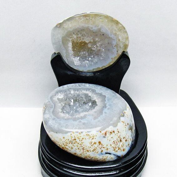 1.1Kg トレジャーメノウ アゲート ジオード 台座付属 一点物 175-1552