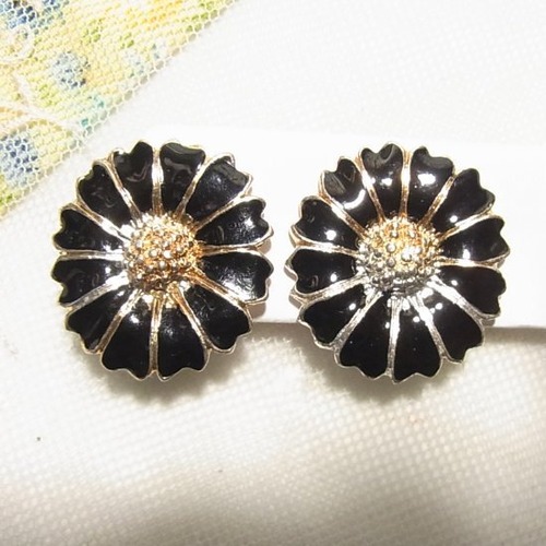 黒いフラワーイヤリング　アクセサリーのセール通販　9131E