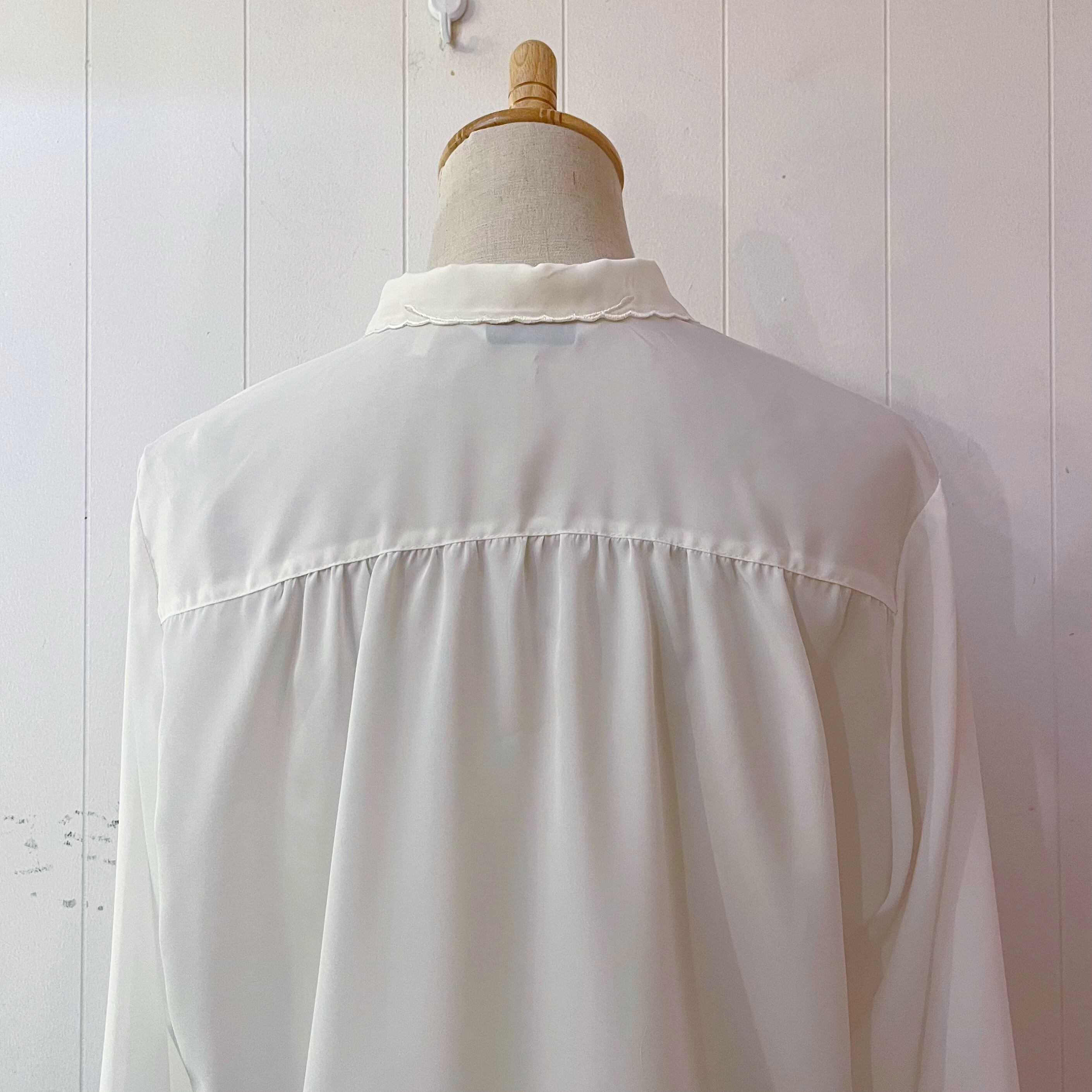 flower embroidery white blouse