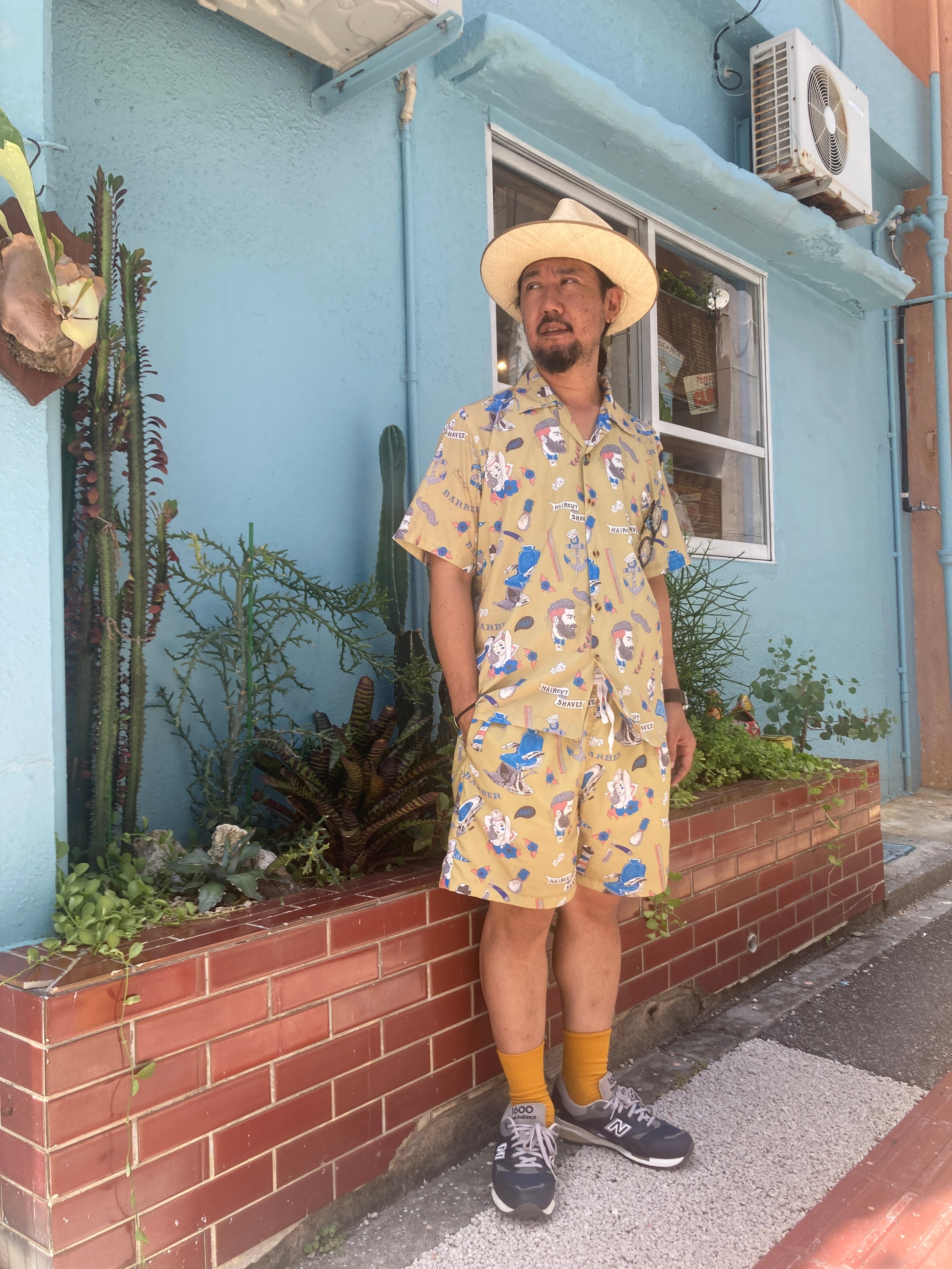 再入荷】南国BARBER柄のアロハシャツ【GOLD】 | 沖縄のセレクト