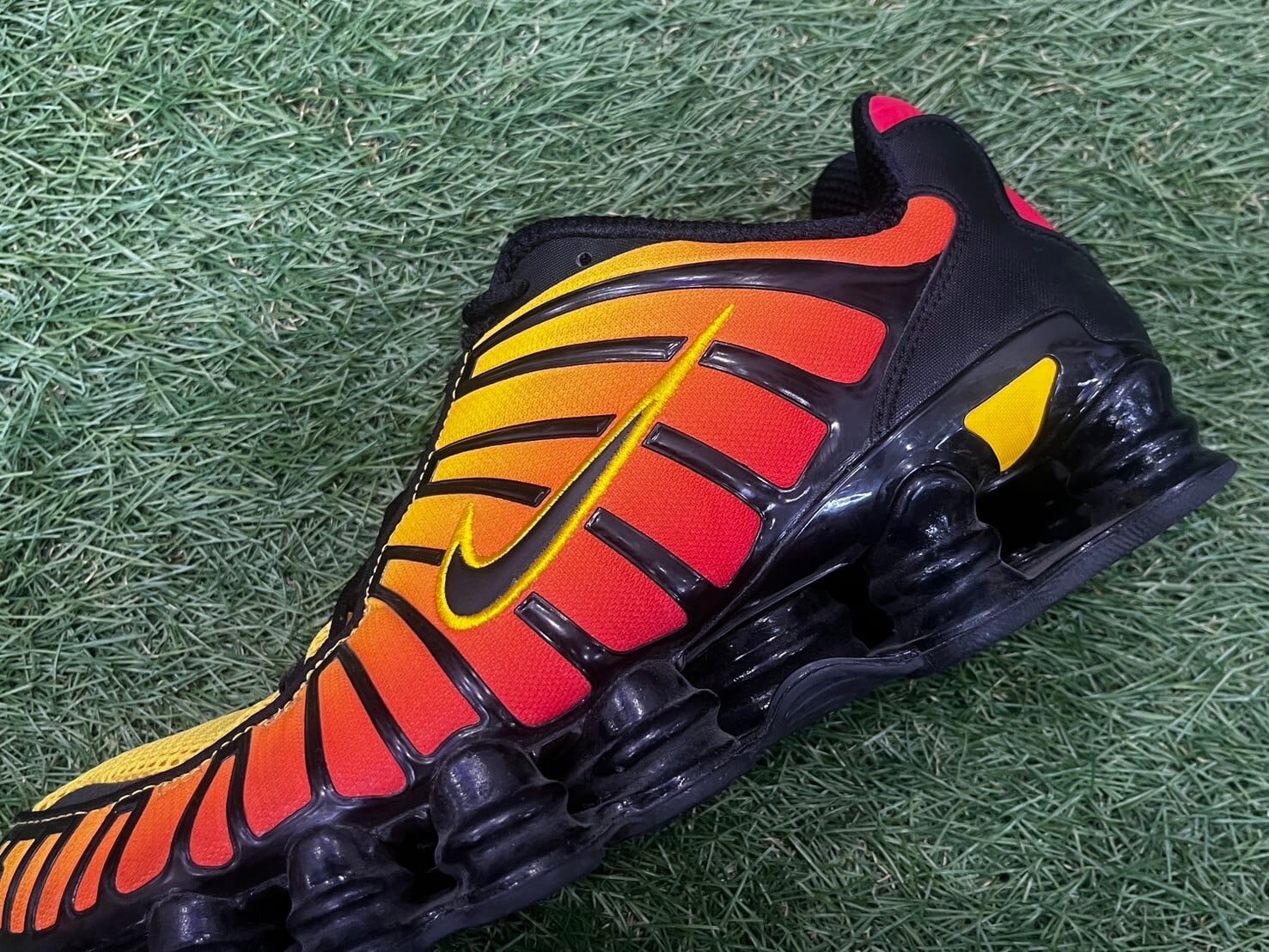 NIKE SHOX TL SUNRISE AV3595-004 28㎝ 17547 | BRAND BUYERS OSAKA