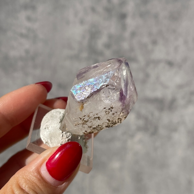 マダガスカル産 イリデッセント・アメジスト 原石｜天然干渉色（オールドコレクション）
