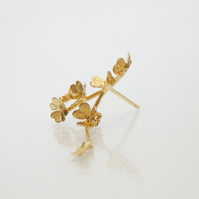 クローバー畑のピアス(gold)