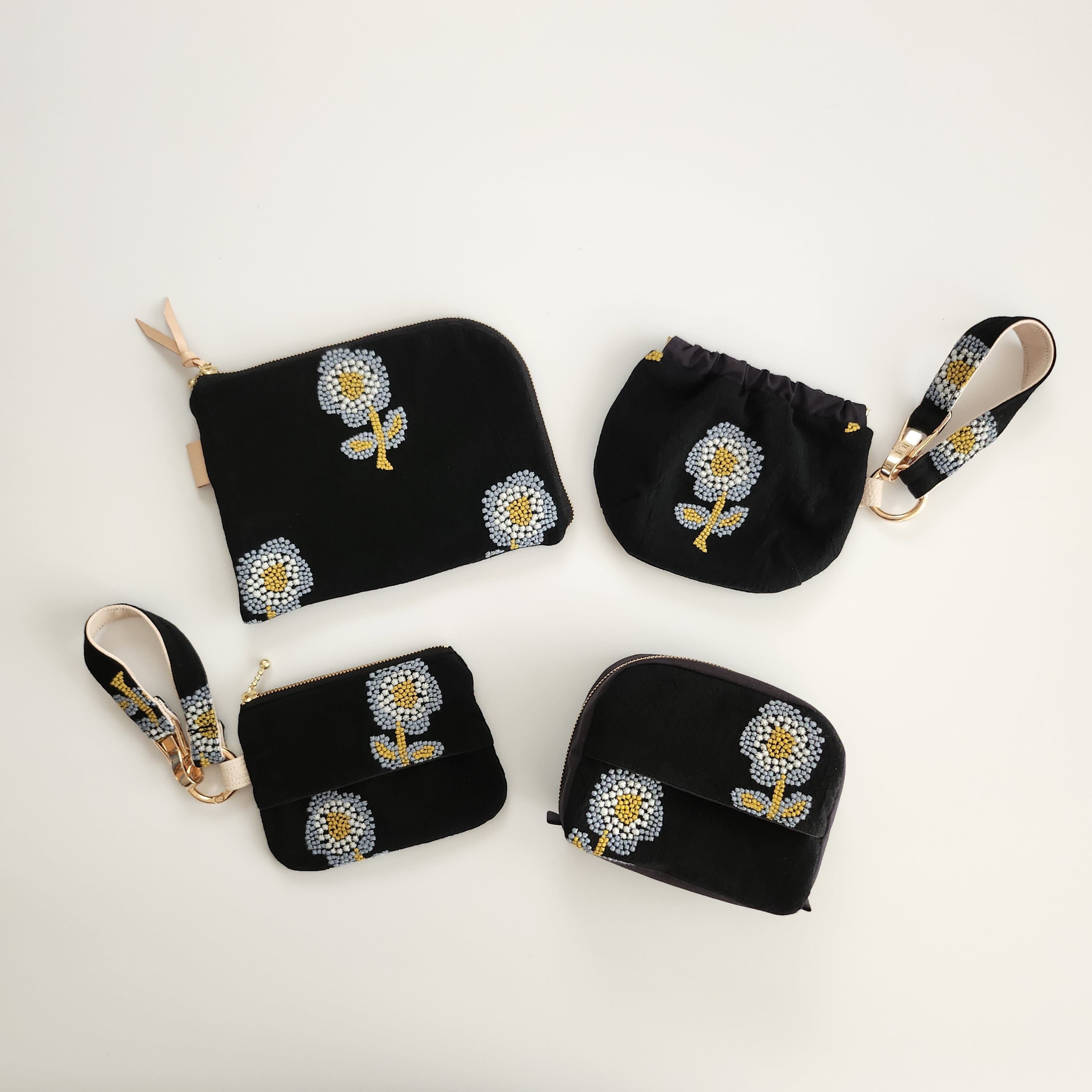 BIGなお花刺繍のL字ファスナーポーチ/フラットポーチ/母子手帳ケース