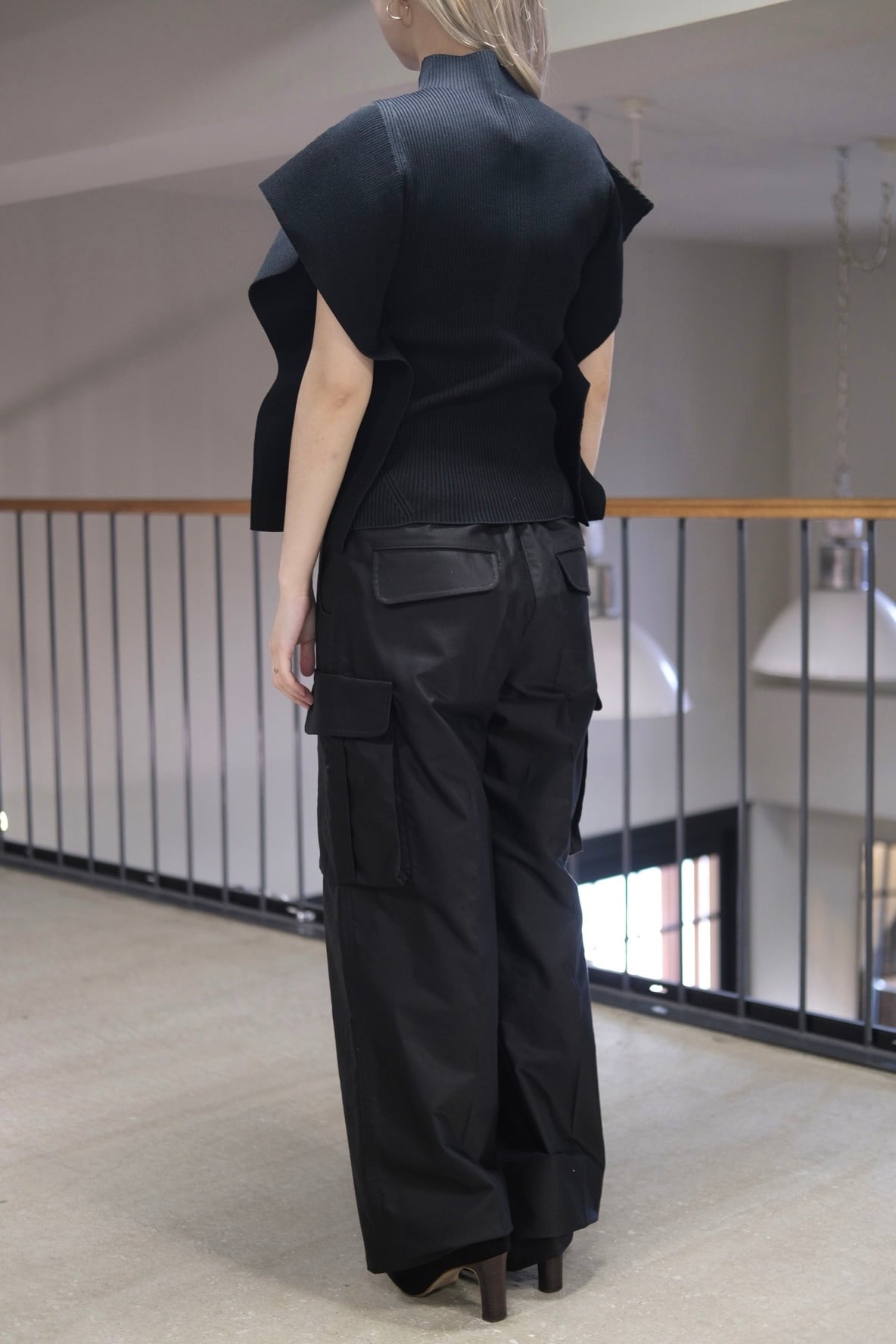 CFCL】PORTRAIT CREASE TOP -BLACK- | loop