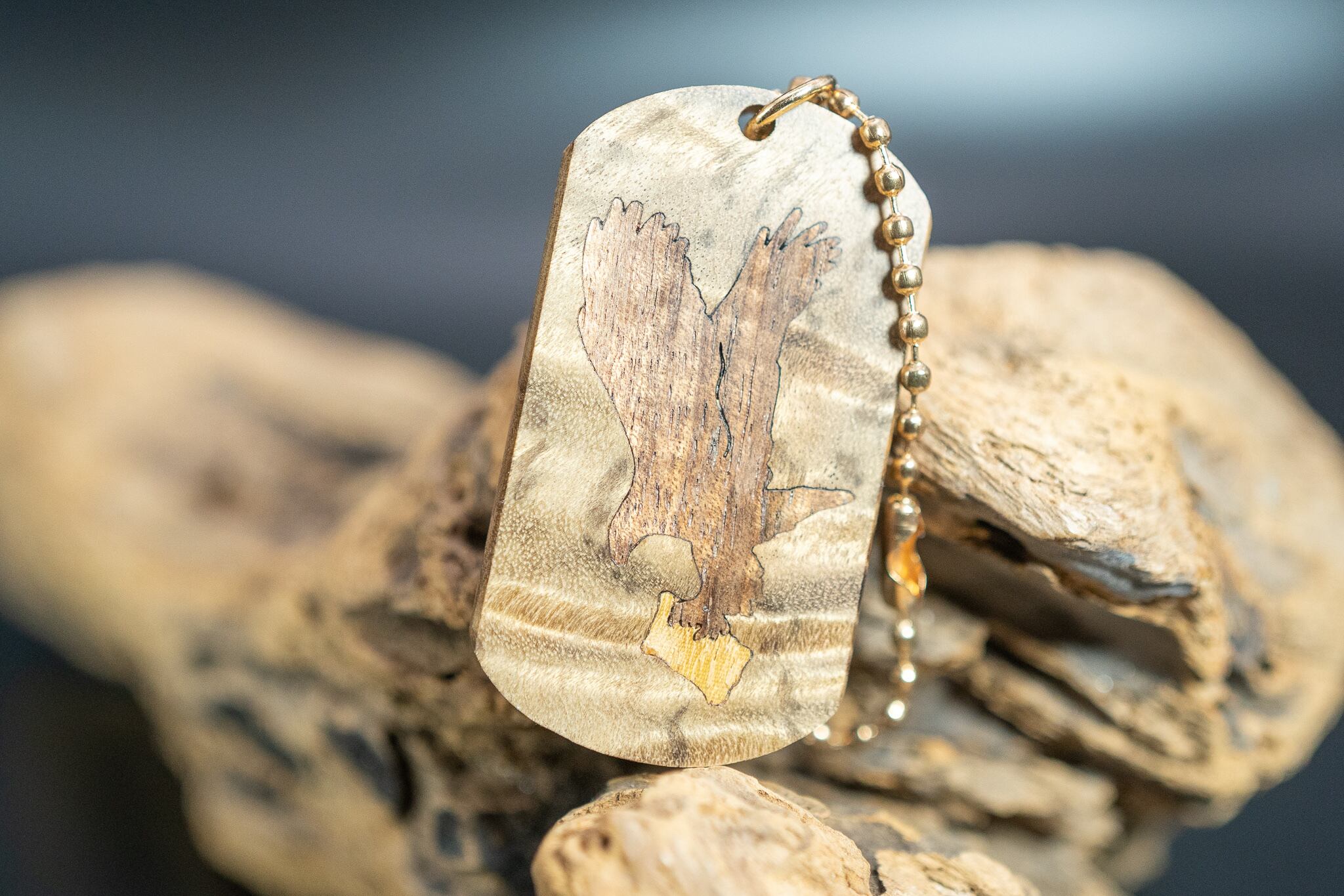 【 緻密な黄金の杢 】 マーブルウッド ドッグタグ 象嵌 トンビと油揚げ