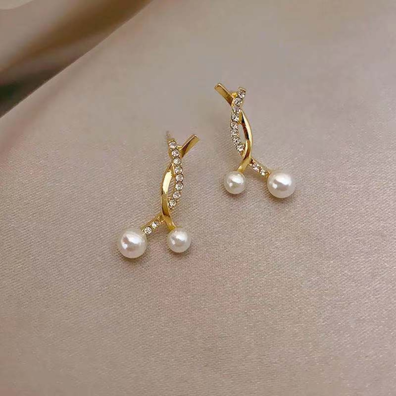 ピアス　クロス　ゴールド　チェリー　パーティー　結婚式