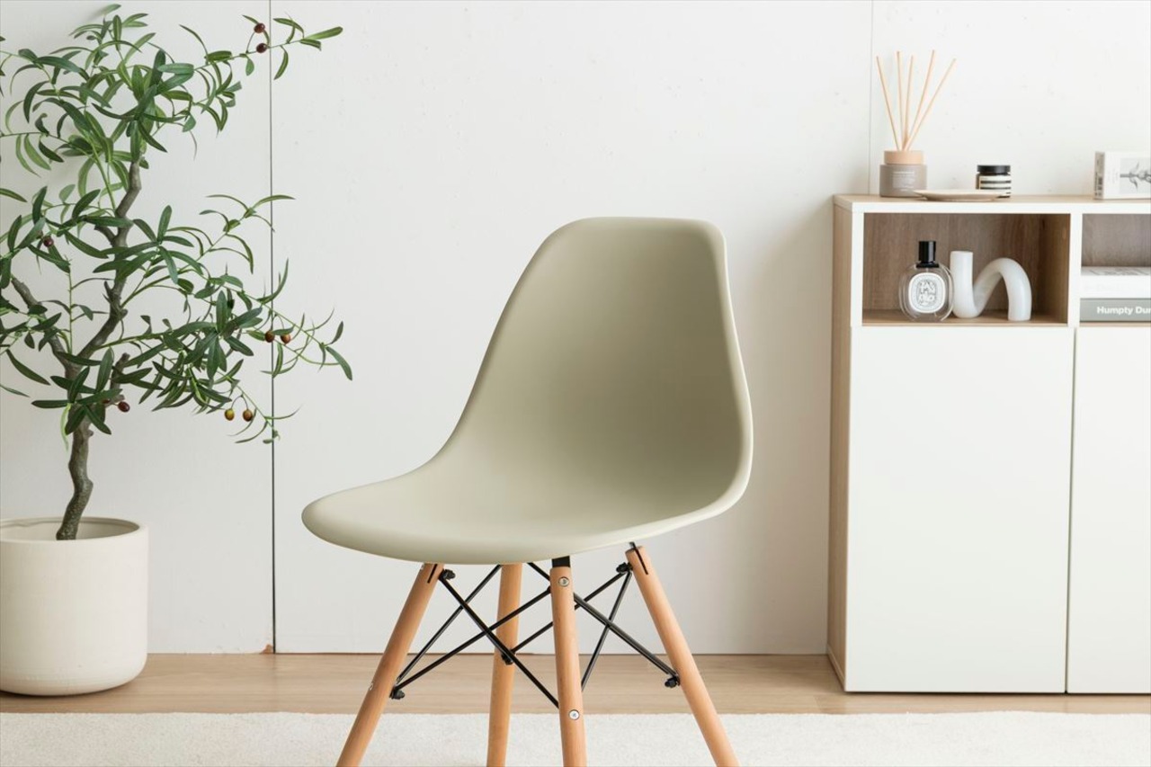 ミッドセンチュリーの代名詞 大人気イームズ チェア EAMES-DSW