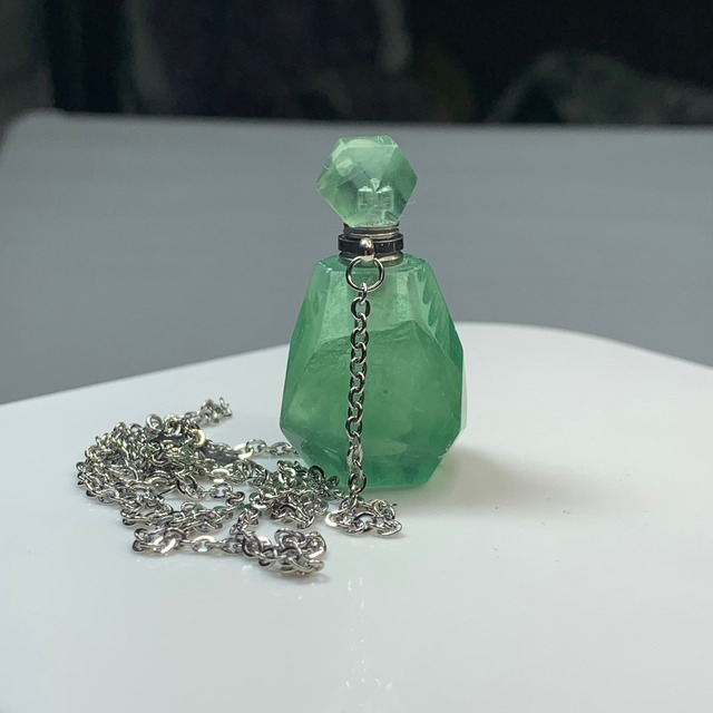 5.グリーンフローライト・ミニ香水瓶