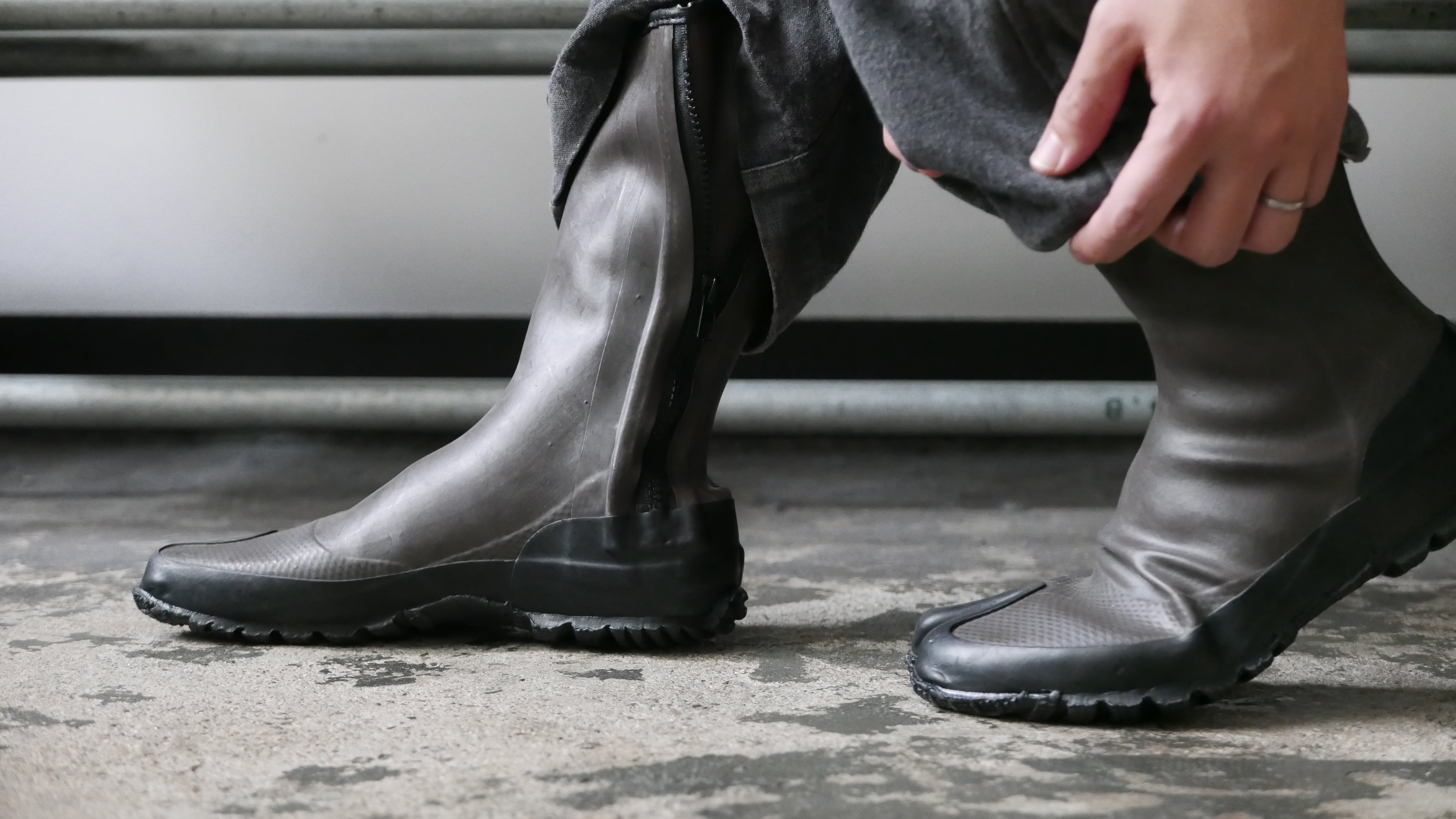 ヴァルカナイズ製法 日本製 " tabi rubber boots" (タビラバーブーツ) 完全防水のレインブーツ / 足袋 長靴