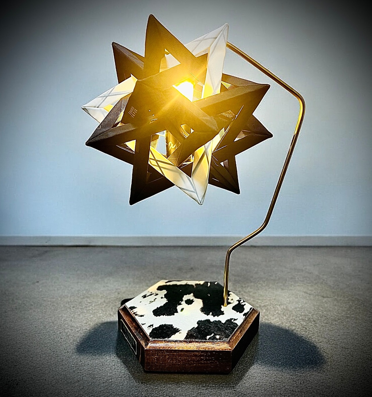 コピー：DMF GARAGE Hexa(ヘキサ）スタンド／ハラコ COW