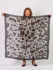 Hartford(ヒョウ柄大判ストール)