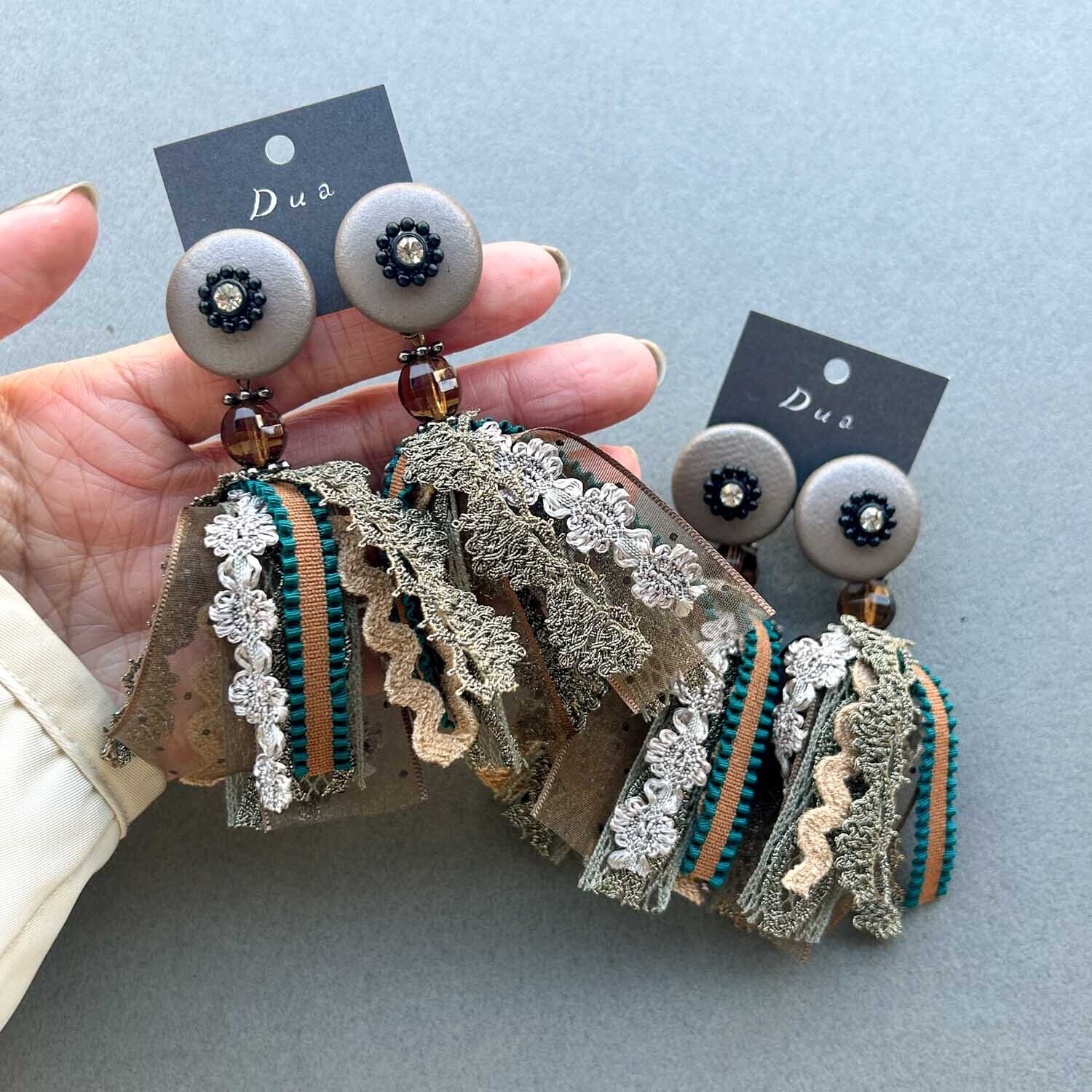 いろいろリボンのタッセル〈ピアス/イヤリング〉 | Dua-アクセサリー