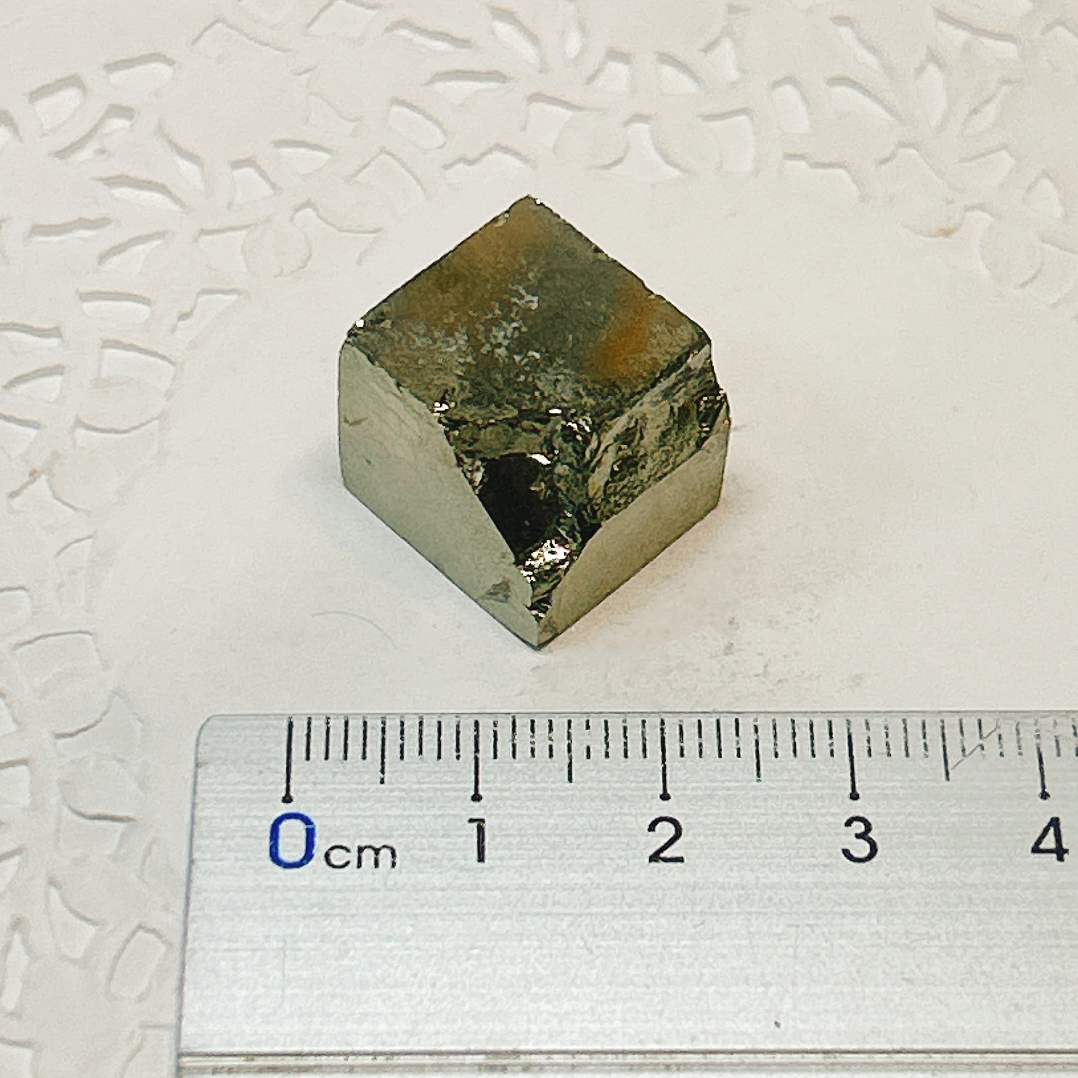 E18855】スペイン産 立方体 結晶 黄鉄鉱 パイライト 天然石 鉱物 原石