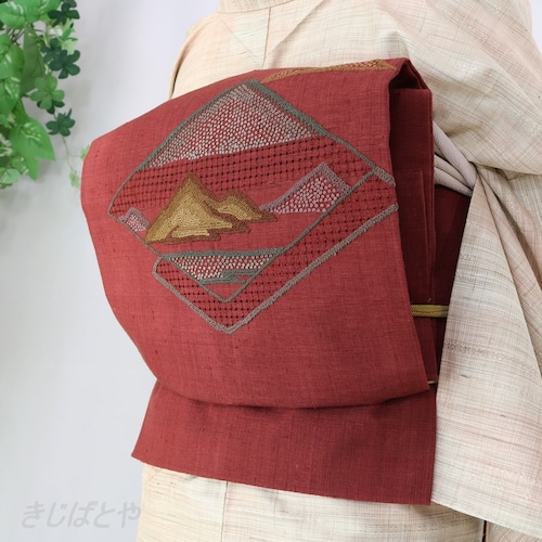 正絹紬　深蘇芳に刺繍のなごや