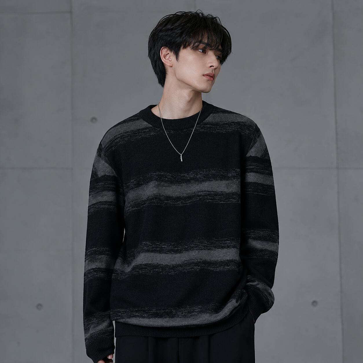 Round neck border knit sweater 0010