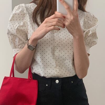 トップス レディース カットソー シャツ ブラウス ショート丈 半袖 パフスリーブ ラウンドネック ストレート 前開き 2way かわいい 大人可愛い シンプル カジュアル 上品 エレガント 清楚 フェミニン おしゃれ 綺麗 お嬢様 おとな ナチュラル こなれ感 ラフ ラブリー キュート ガーリー 抜け感 きちんと感 ドット 水玉 OL 通勤 学生 通学 デート お出かけ 女子会 休日 散歩 美術館巡り 送料無料 公園デビュー S M L XL ホワイト 夏 10代 20代 30代 韓国 着回し 普段使い