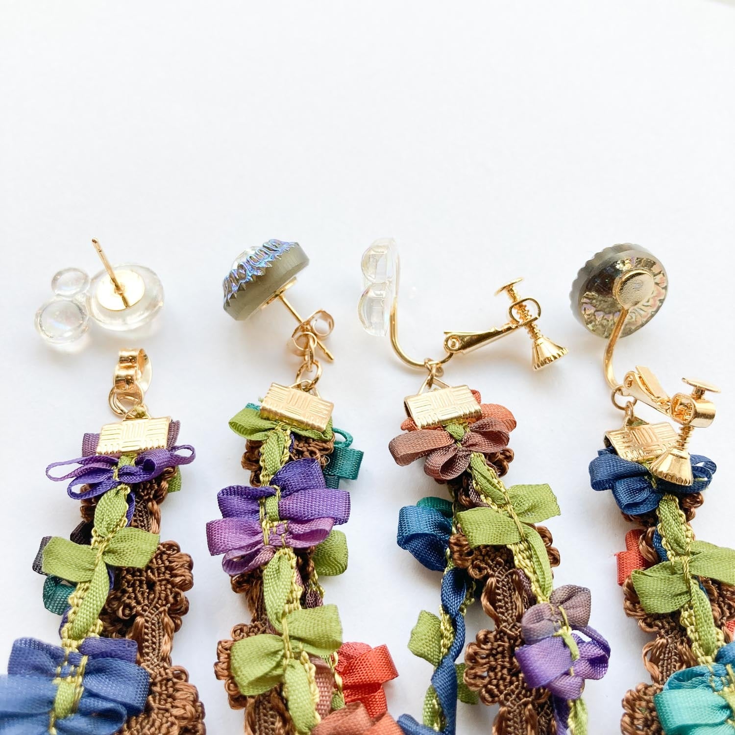 オーロラカボションとお花リボンのアシンメトリー〈ピアス/イヤリング