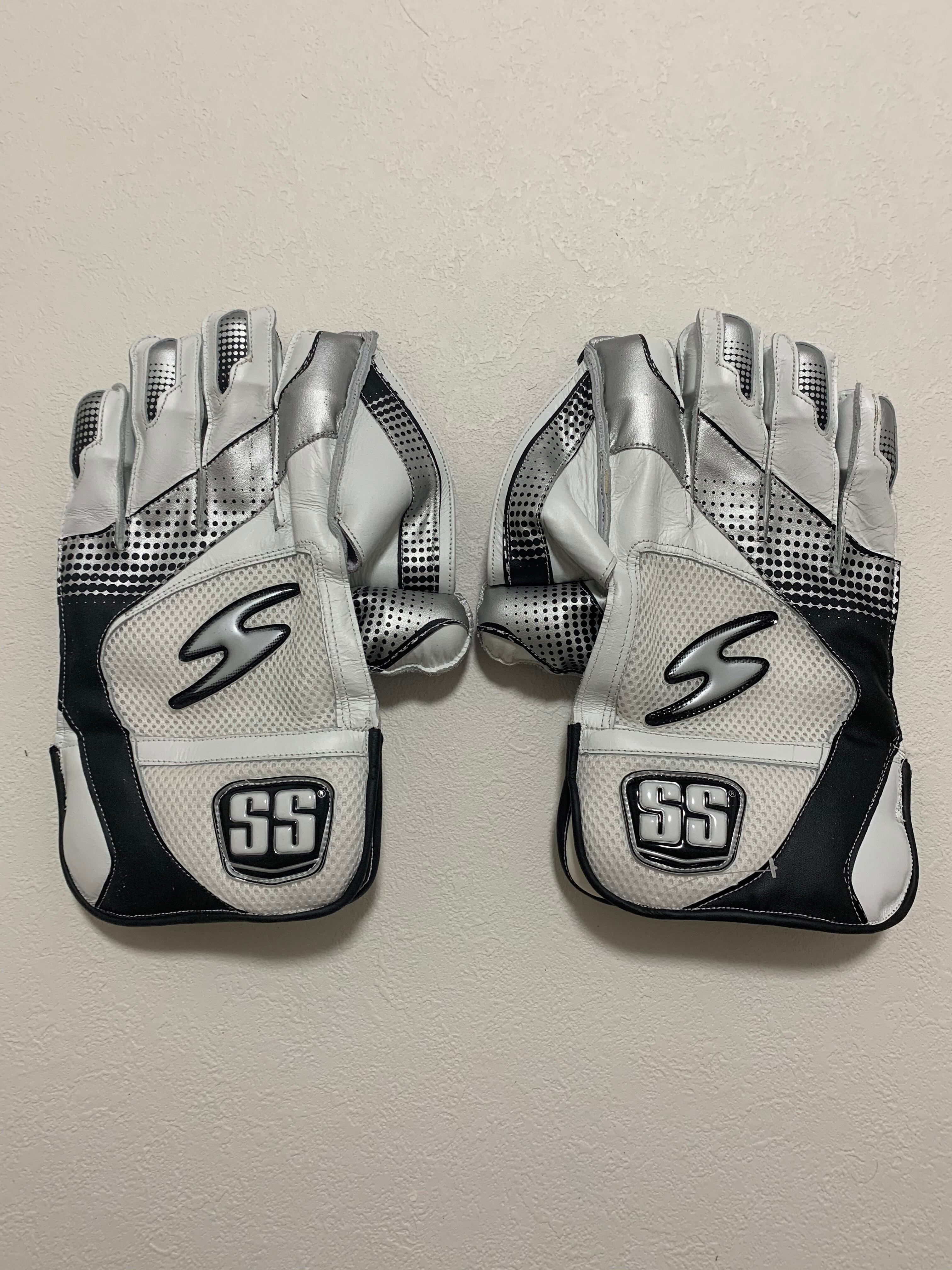 SS Wicket Keeping Glove Platino OT CRICKET