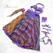 ベリーダンス オリエンタル 衣装 上下セット パープル系 ベラ Bella ラインストーン スパンコール トップス スカート ベルト アーム飾り 腕飾り 煌びやか 華やか 紫 金 セットアップ キラキラ ビーズ セクシー ダンス衣装 豪華 装飾 ゴールド系