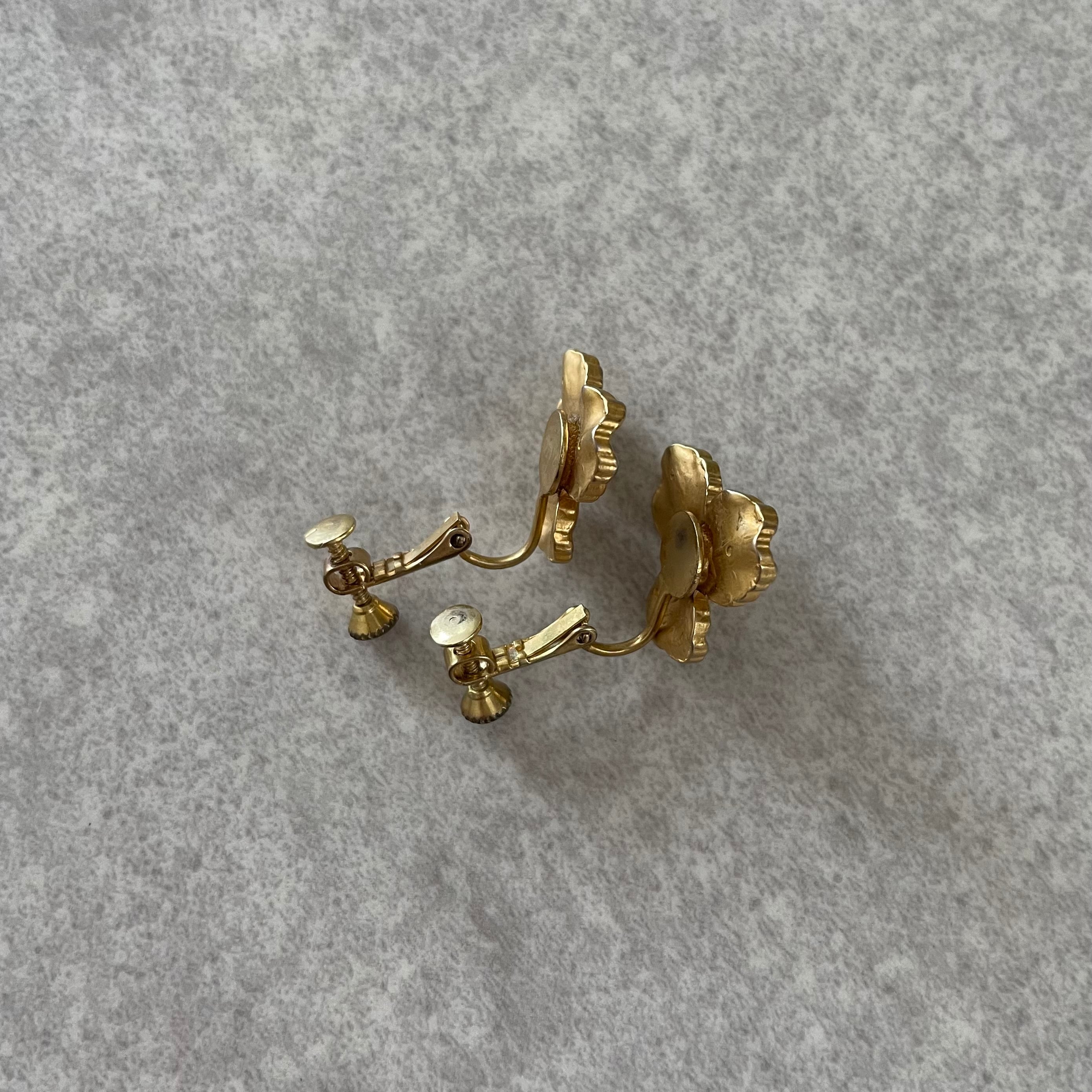 gold earrings │ ゴールド イヤリング 花 ミツバ フラワー