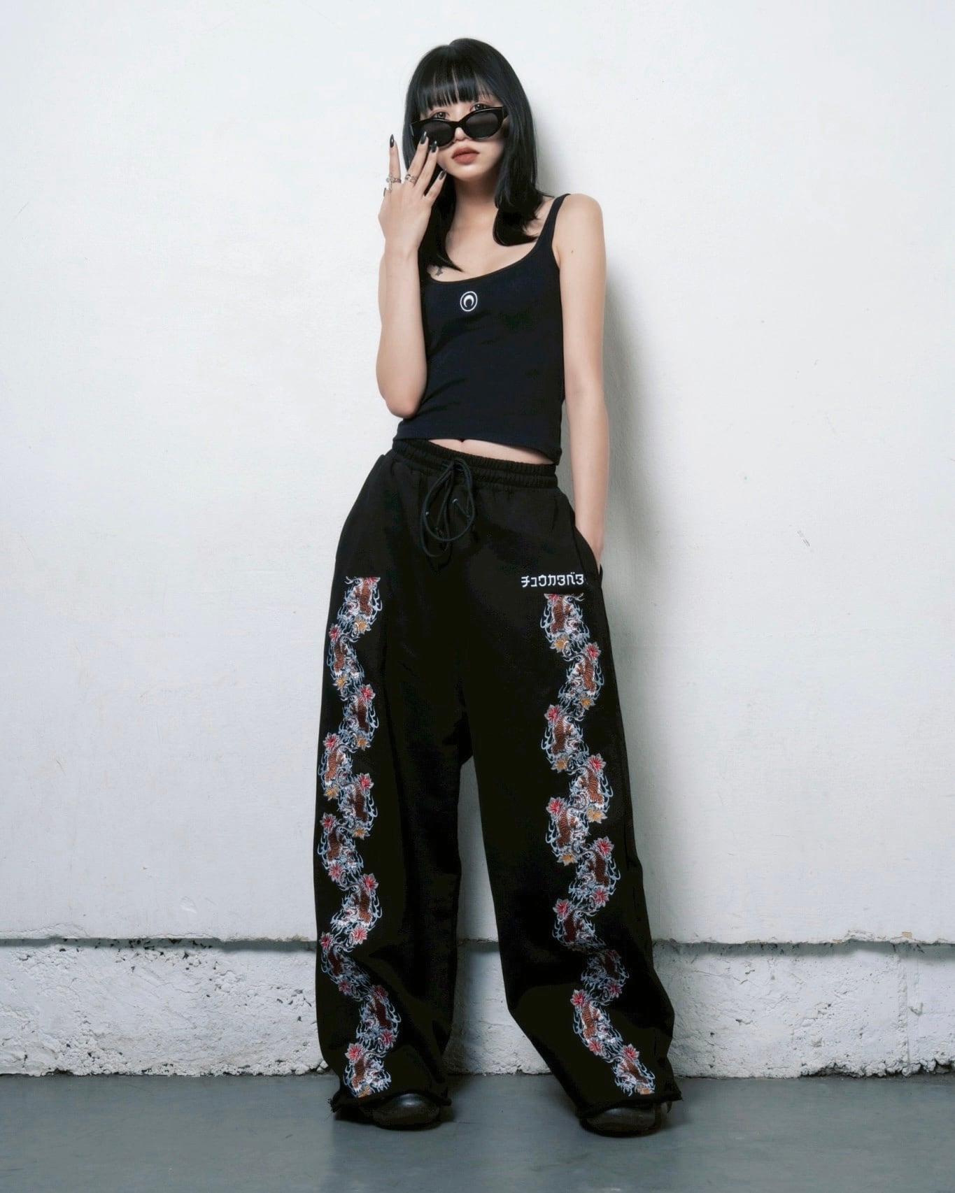 Tiger line sweat pants/Black | チュウカタベタイ