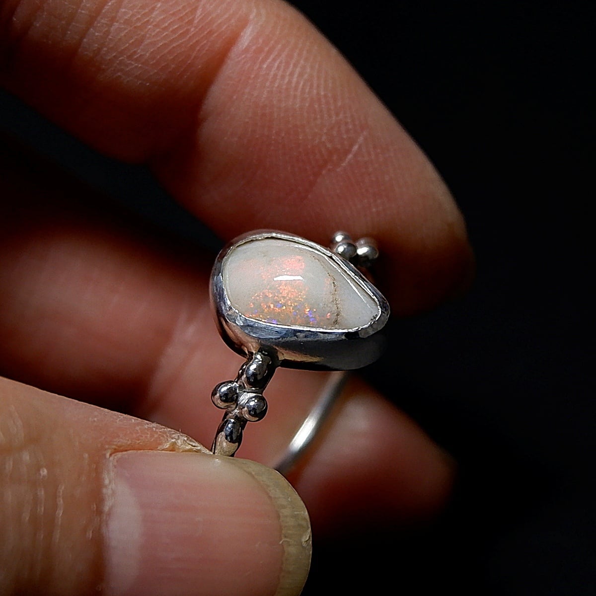 繊細なプレイオブカラー～ オーストラリア産 オパールのリング 12