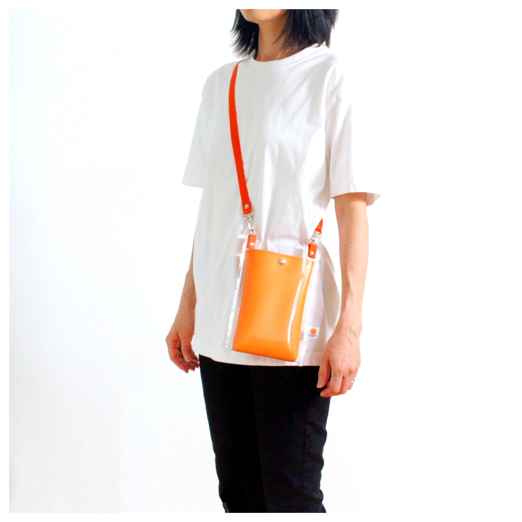 PVCとPVCレザーの涼し気スマホショルダー（クリア＋オレンジ