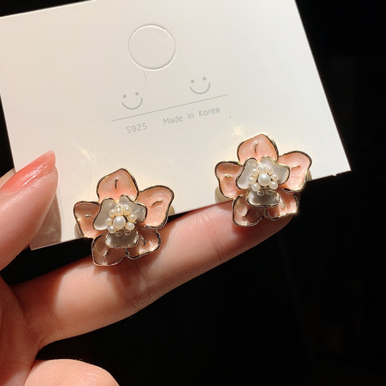 ピアス　バラモチーフ　ビジュー　パール　ゴールド　