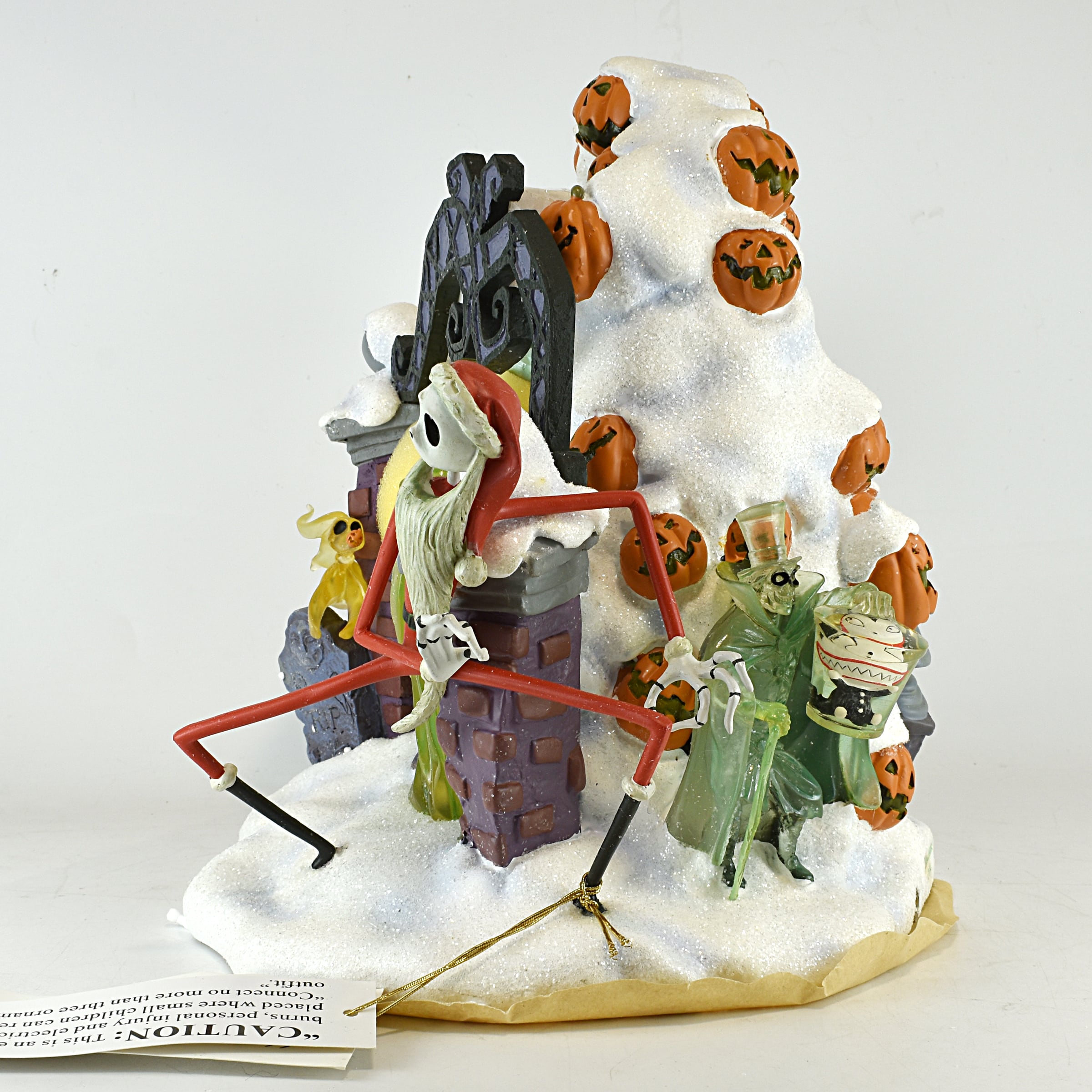 ナイトメアービフォアクリスマス かぼちゃの墓場 ライトアップ