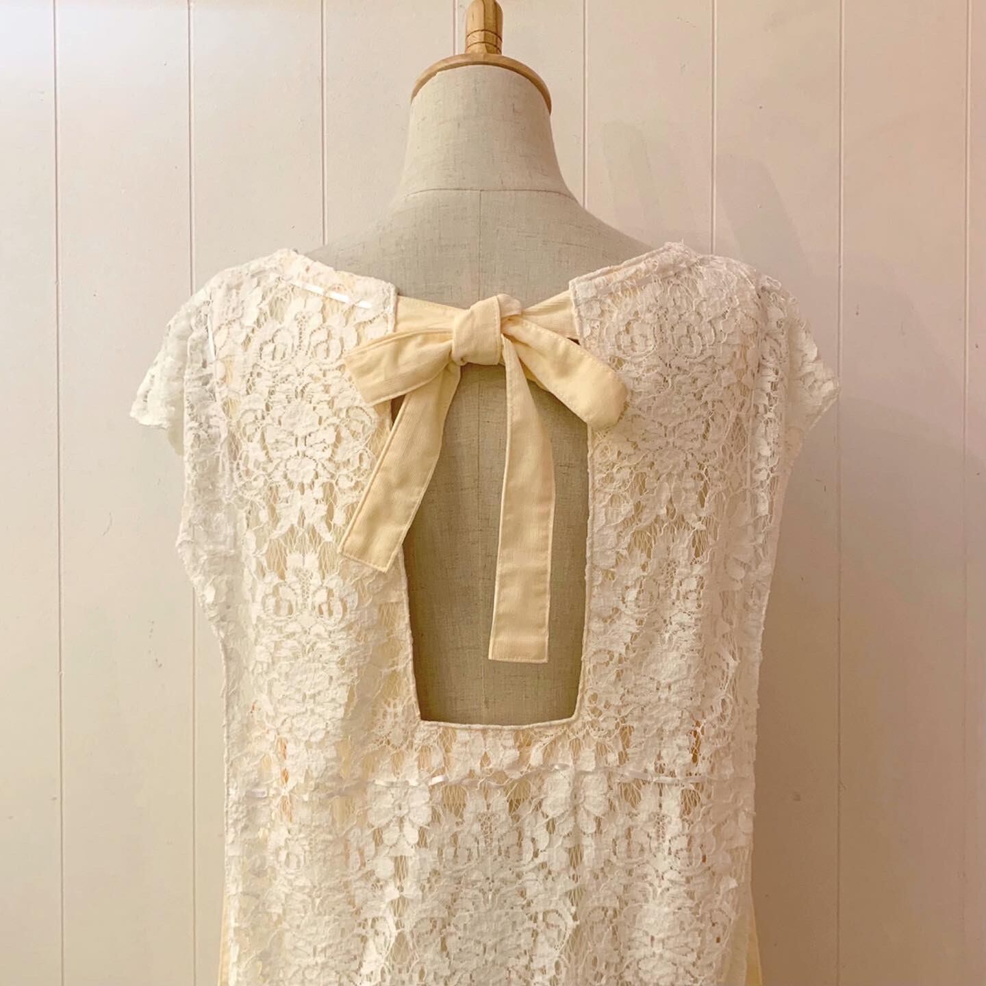 original : landmark jumper skirt / cream × white