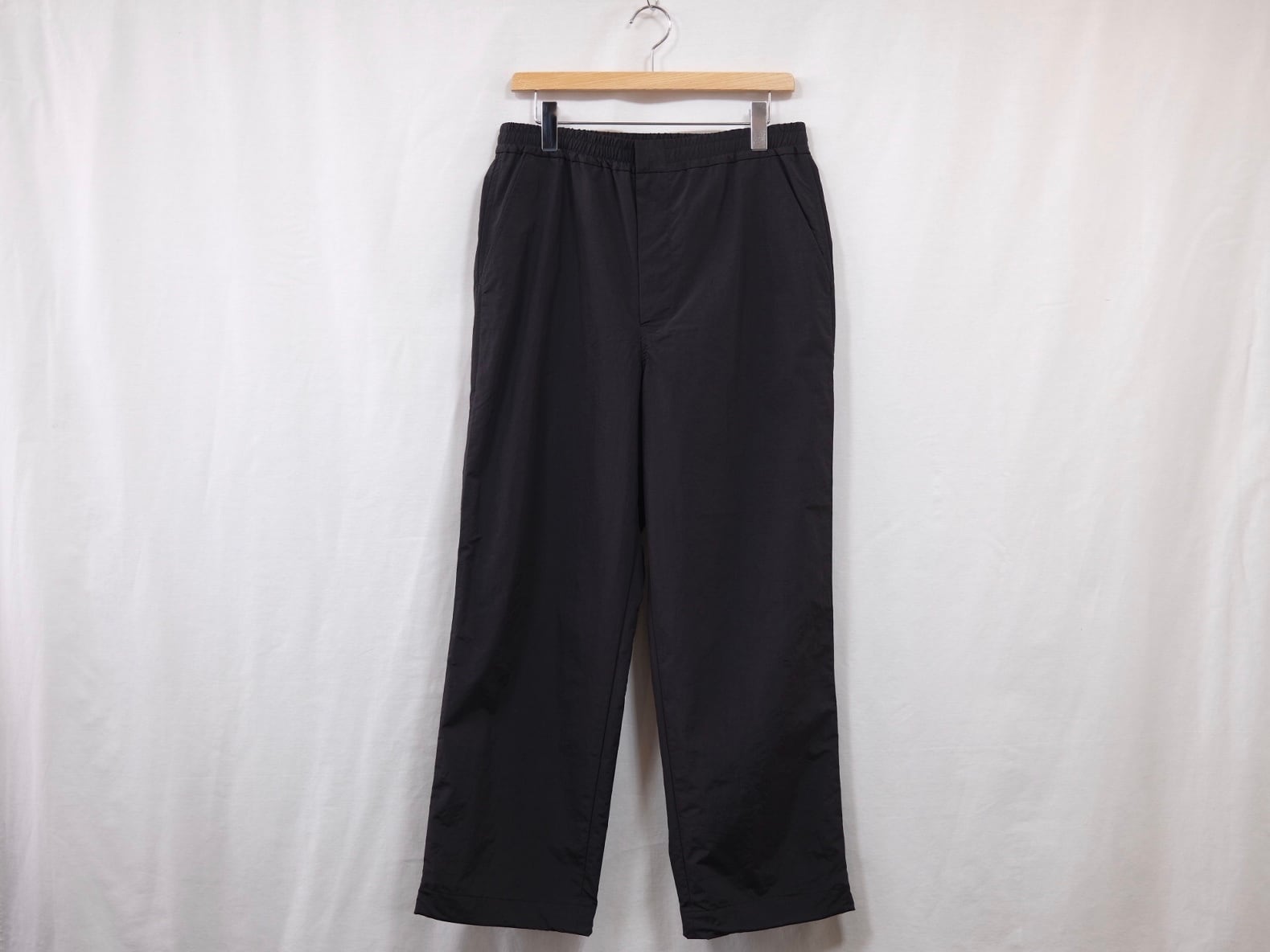 UNIVERSAL PRODUCTS.” NYLON TRACK PANTS “ BLACK | Lapel UNIVERSAL PRODUCTS.” NYLON TRACK PANTS “ BLACK | Lapel