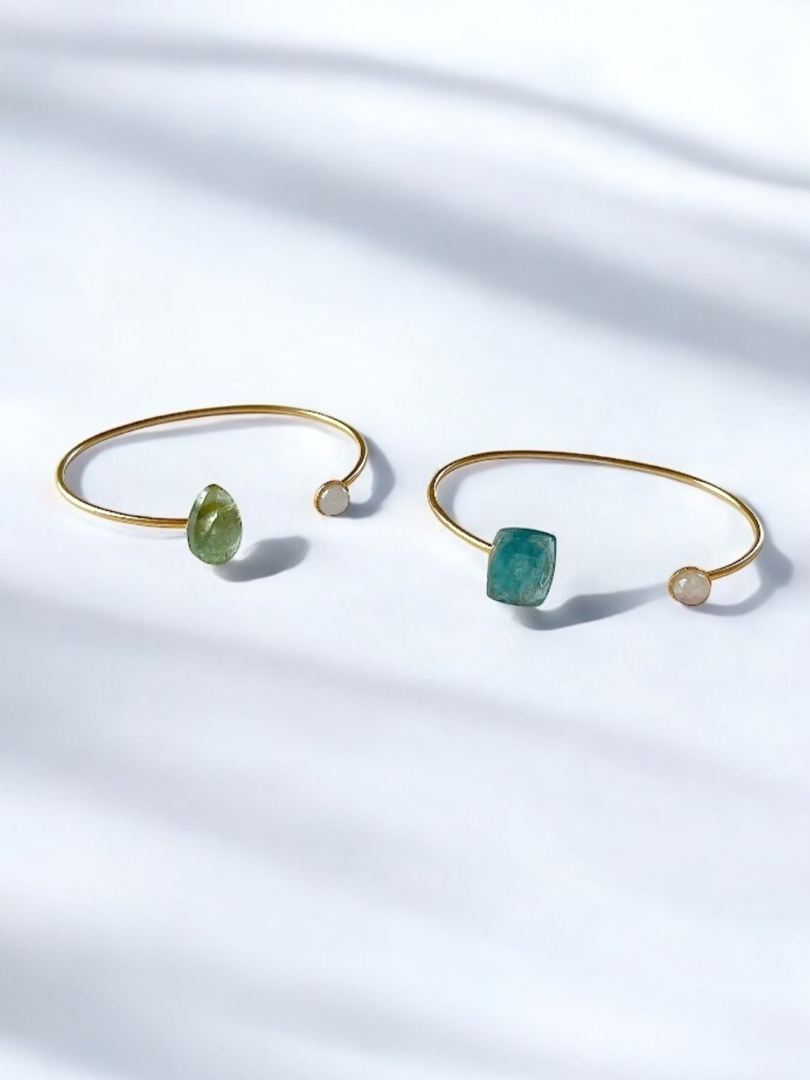 カイヤナイトとムーンストーン バングル