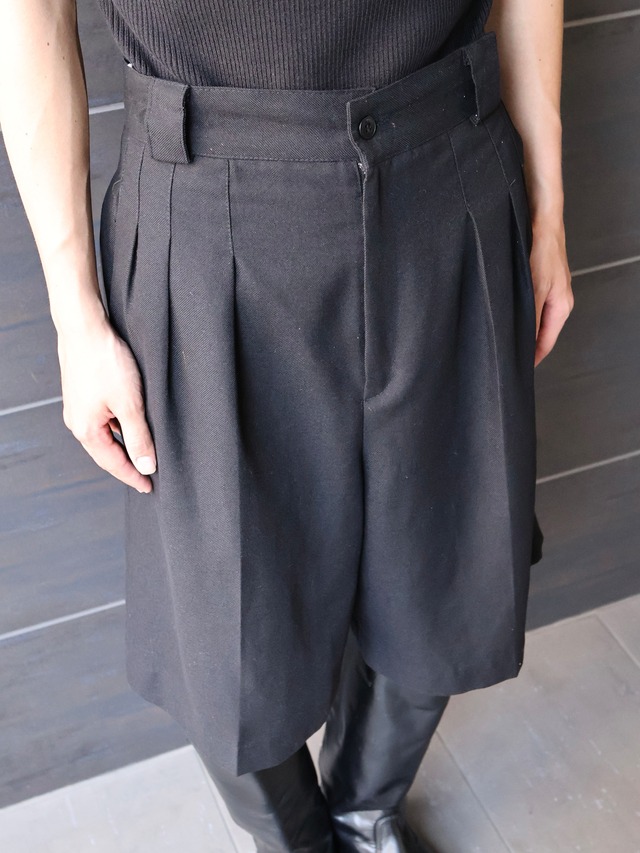 3-tuck compact shorts