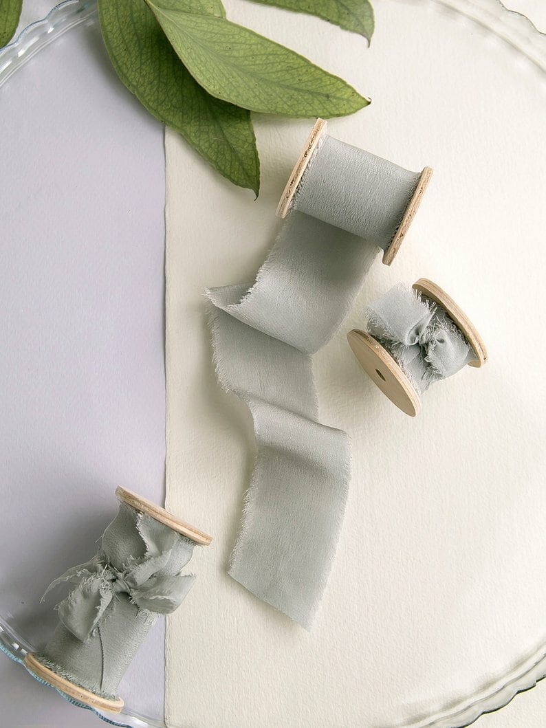 Silver sage Silk Ribbon（手染め手裂きタイプ）　■木製スプール付　シルクリボン シルバーセージ